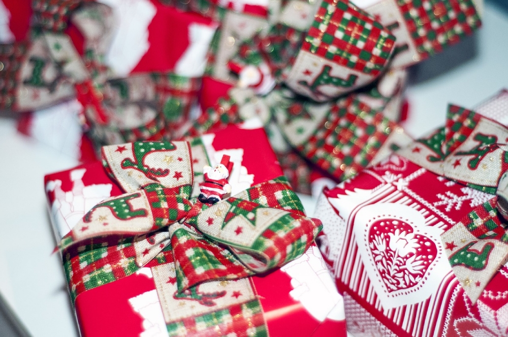 Christmas Wrapping DIY: save money and ooze style by making your own wrapping